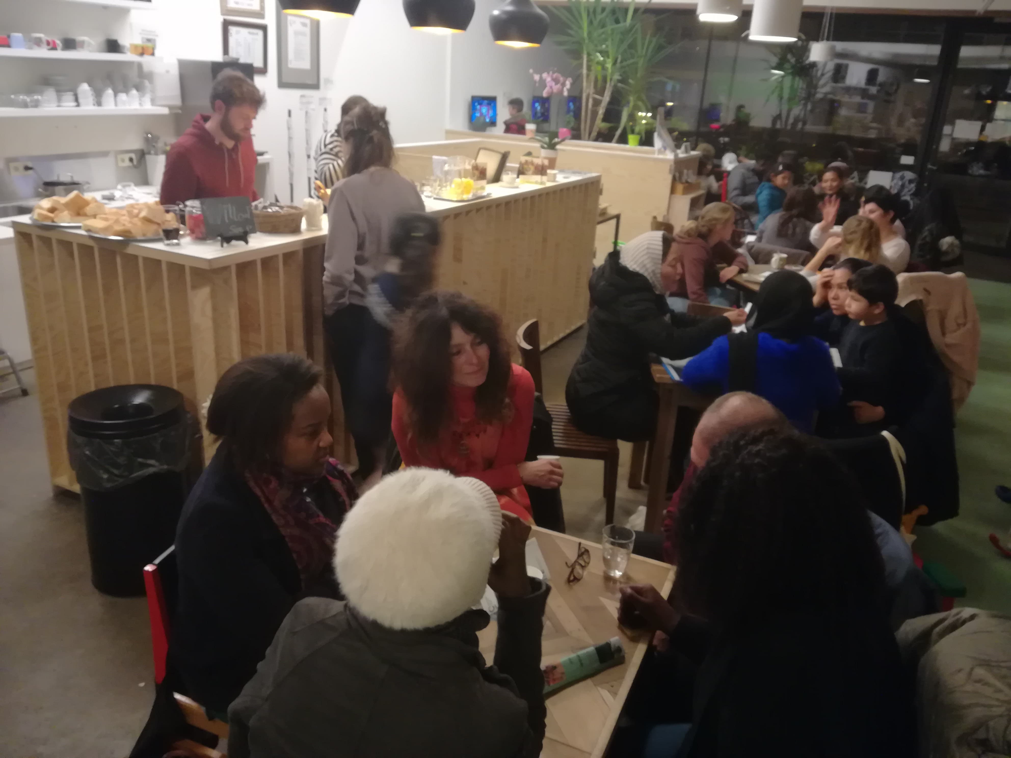 Eerste onderwijscafé in Oostende met onderwijsambassadeurs
