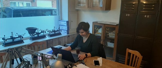 Parvaneh aan het werk Parvaneh Kortrijk